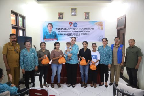 Kegiatan Pembagian Produk Olahan Ikan Untuk Keluarga Beresiko Stunting di Kota Ambon Tahun 2025